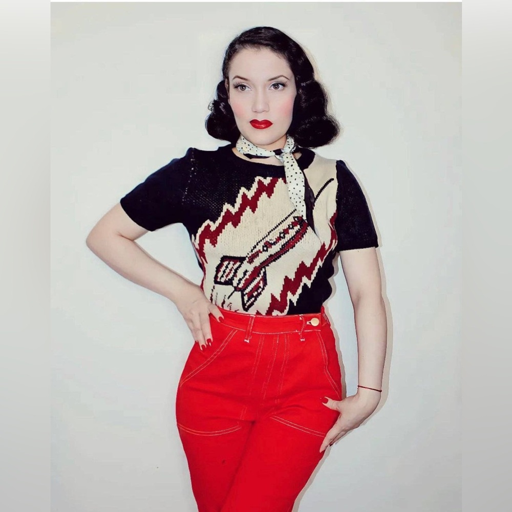 Astro Bettie Rocket Intarsia Short Sleeve Knit Sweater, Black Red | Size s m l